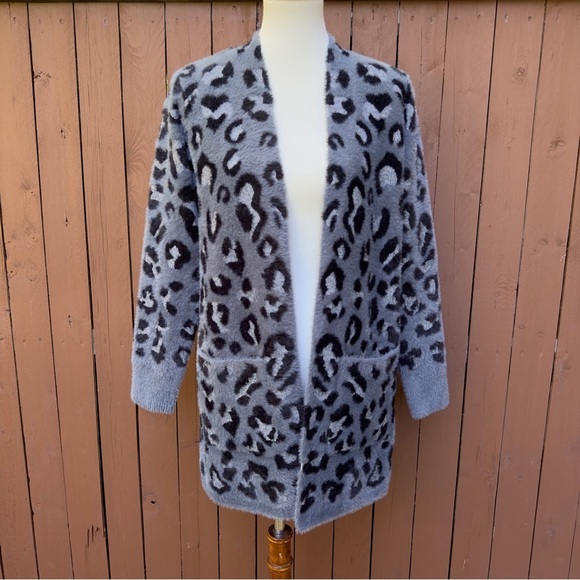 Evolution by Cyrus | NWT Size Small Slate Cheetah Fuzzy Cardi From Stitch Fix - Picture 4 of 16